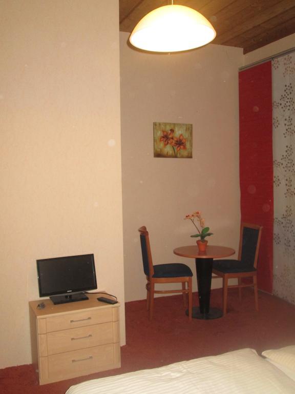 Gruener Baum Brunn