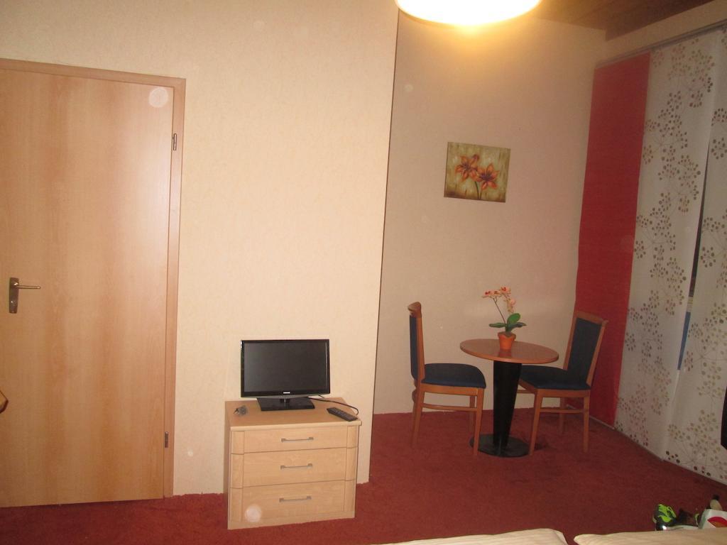 Gruener Baum Brunn Nuremberg